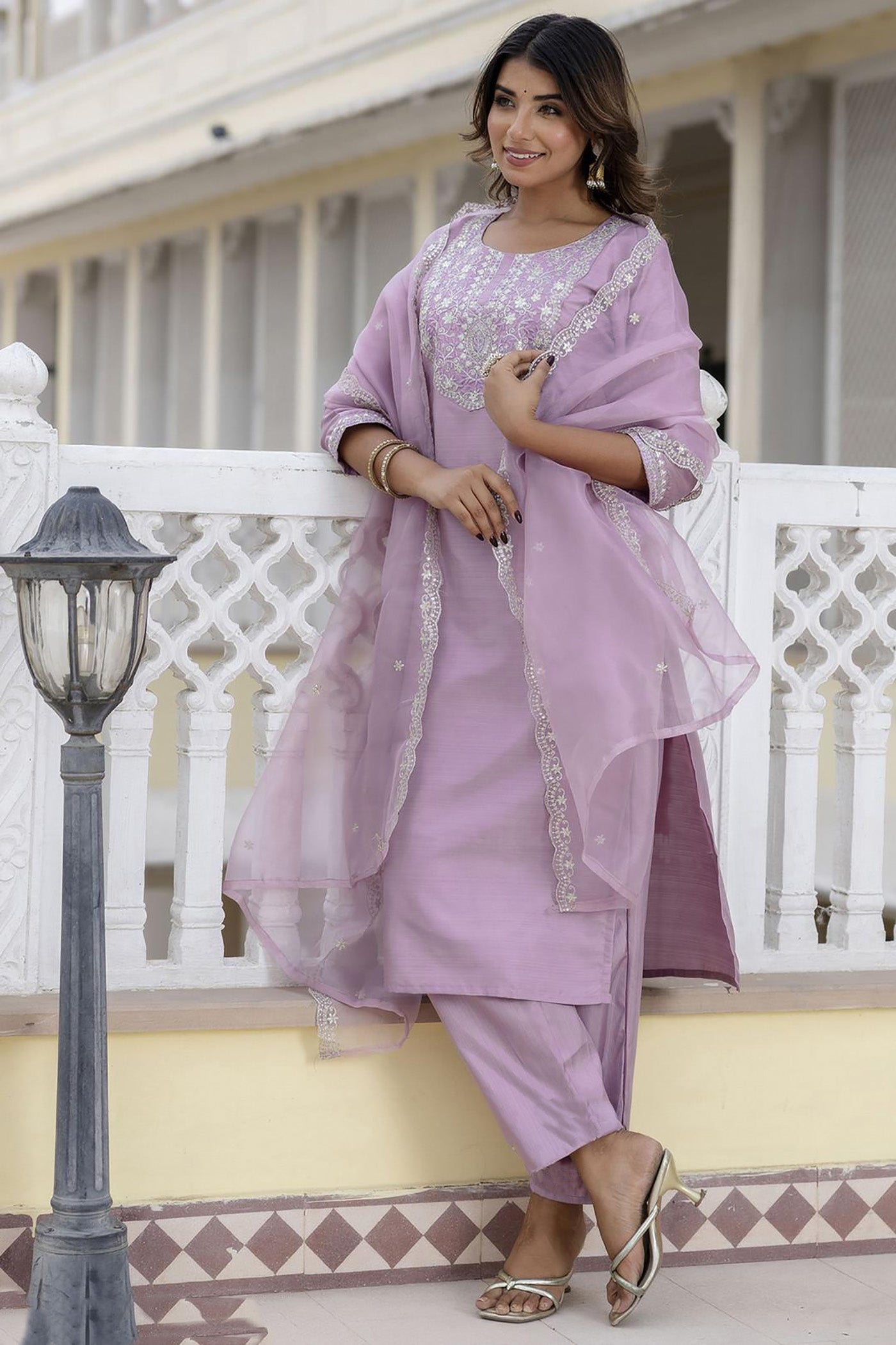 Baby Pink Silver Thread Work Embroiery Suits Set With Scallop Border Dupatta