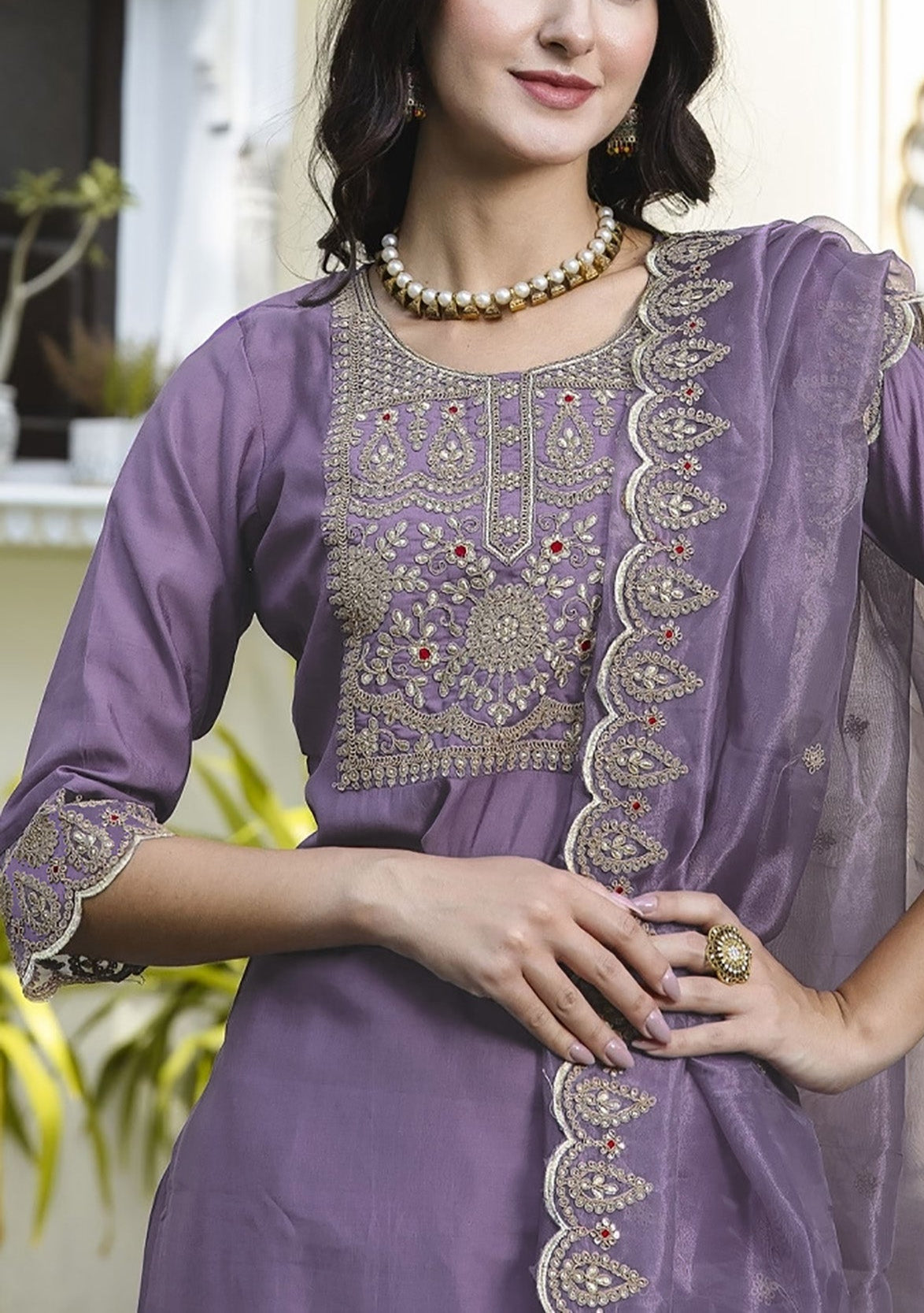 Luxurious Goldes Thread Work Kurti Suits Set With Golden Scallop Border Dupatta